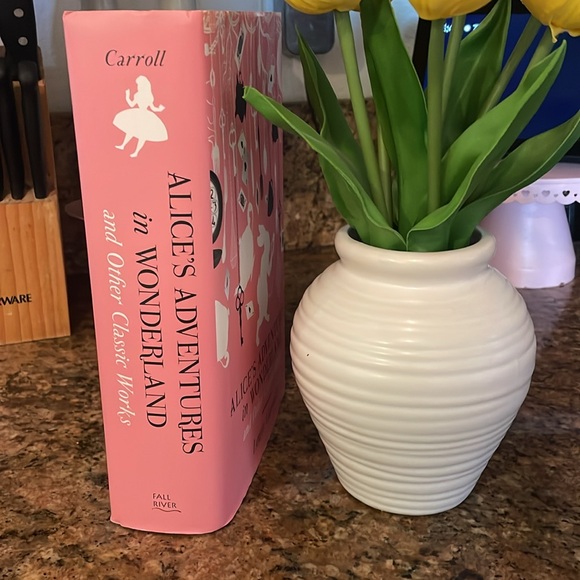 Alice’s in Wonderland Book - Picture 2 of 5